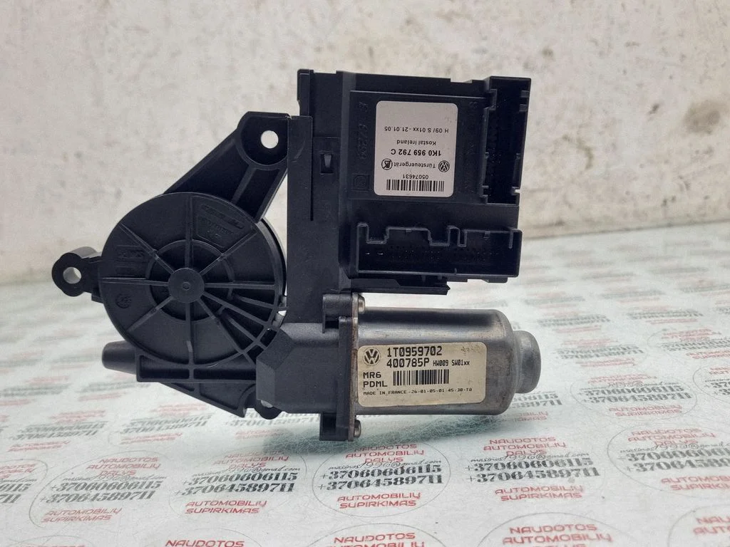 Front door window regulator motor – Volkswagen Touran I (2003-2010)