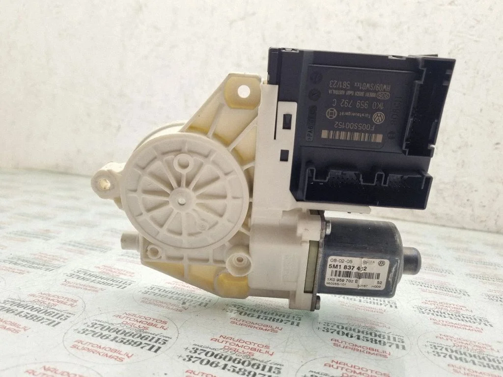 Front door window regulator motor 5M1837402