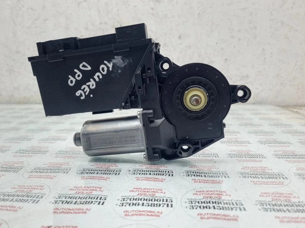 Front door window regulator motor – Volkswagen Touareg I (2002-2010)