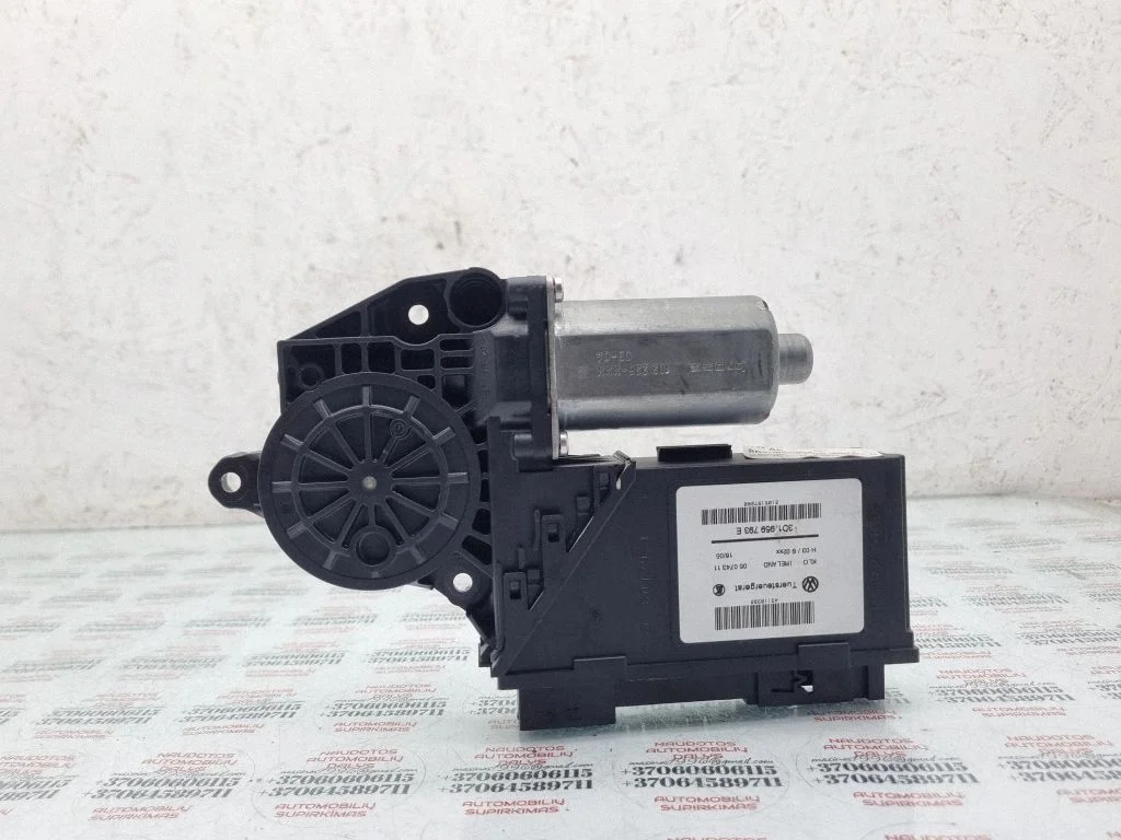 Front door window regulator motor – Volkswagen Touareg I (2002-2010)
