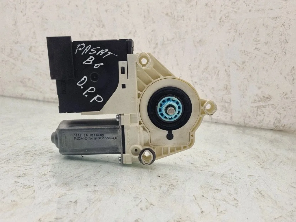 Front door window regulator motor – Volkswagen Passat B6 (2005-2010)