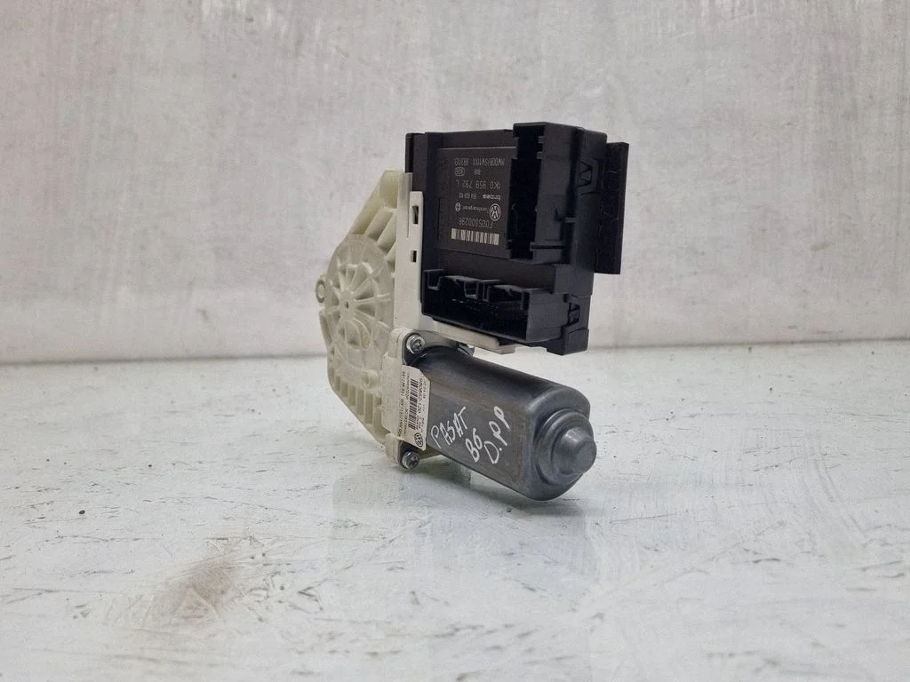 Priekšējā loga pacēlāja motoriņš 1K0959792