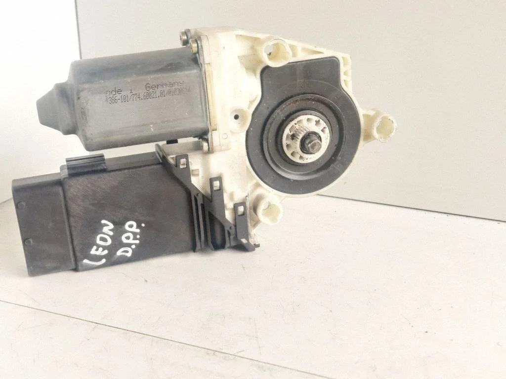 Front door window regulator motor 9776101436203