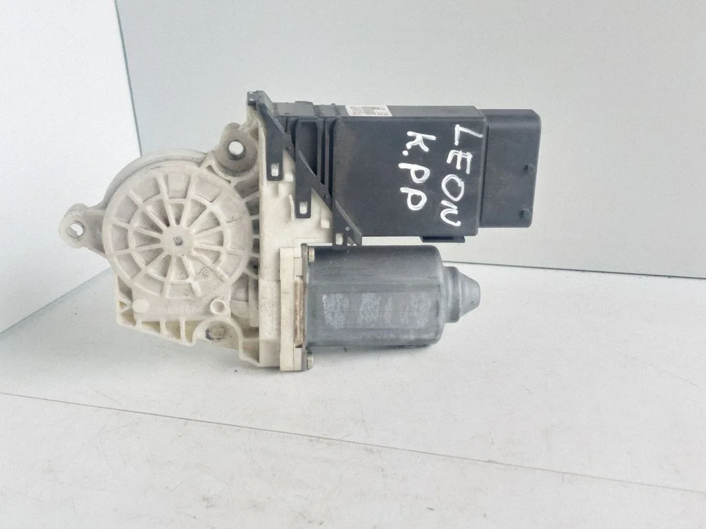 Front door window regulator motor 9776101432203