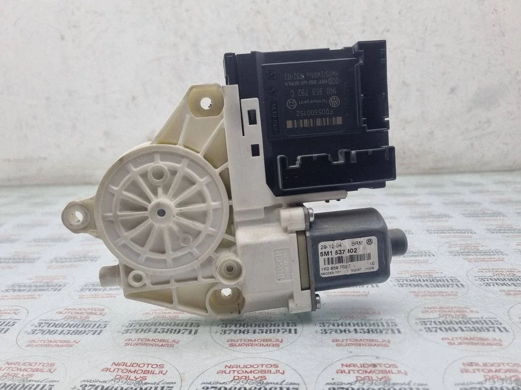 Front door window regulator motor 5M1837402