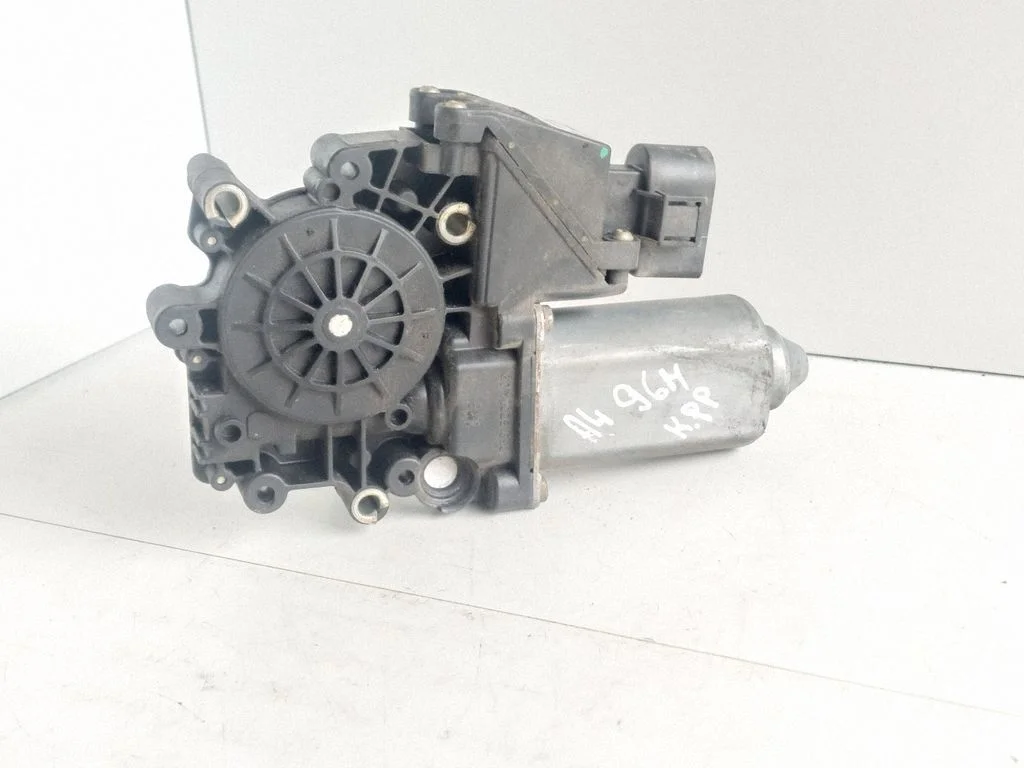 Front door window regulator motor 113846101