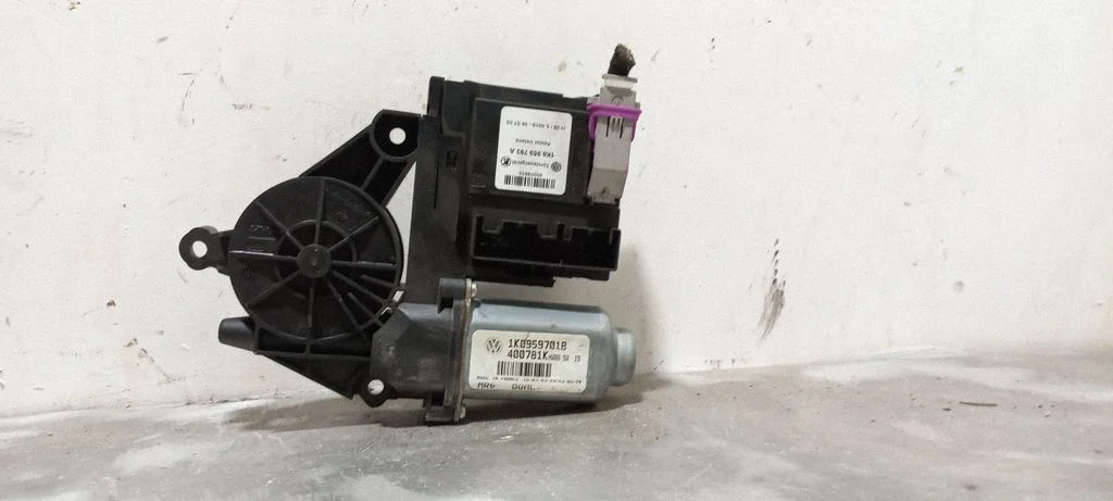 Front door window regulator motor – Volkswagen Touran I (2003-2010)