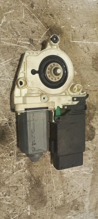 Front door window regulator motor – Volkswagen Golf IV (1998-2005)