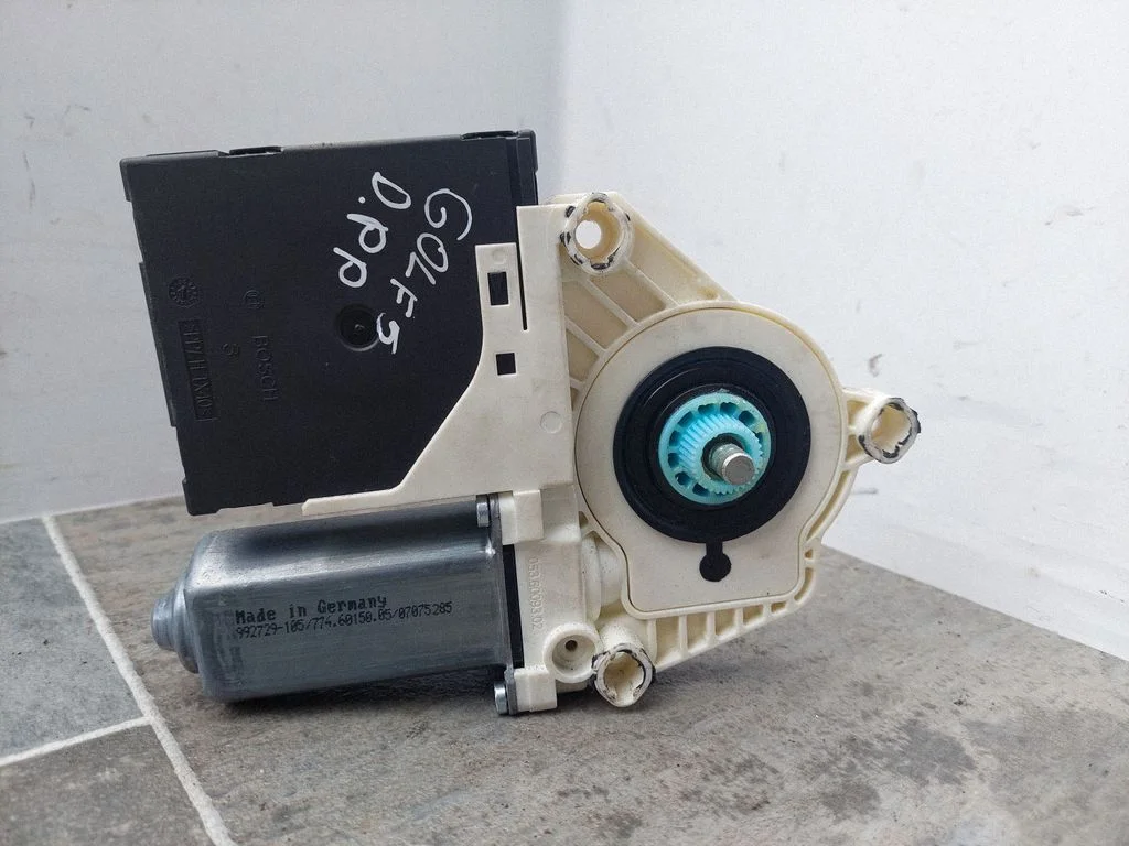Front door window regulator motor – Volkswagen Golf Plus (2005-2013)