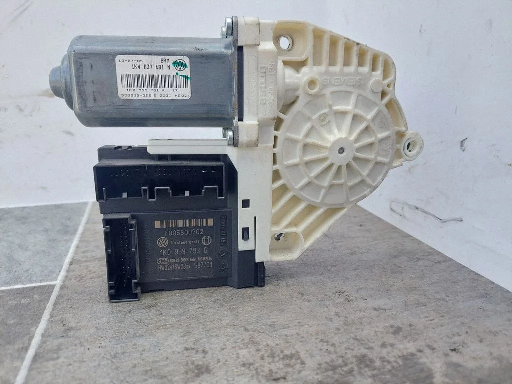 Front door window regulator motor – Volkswagen Golf Plus (2005-2013)