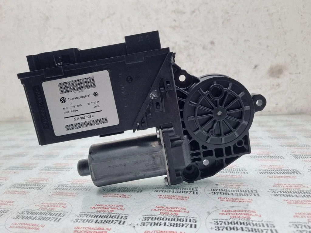 Front door window regulator motor – Volkswagen Touareg I (2002-2010)