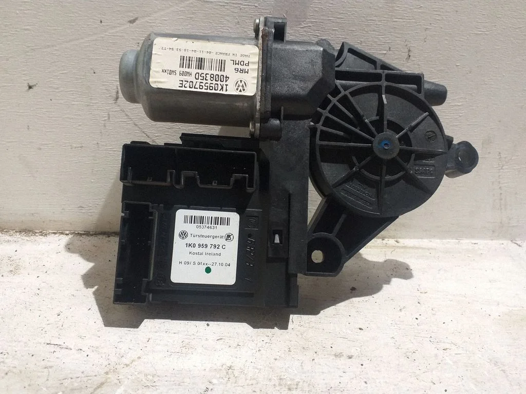 Front door window regulator motor – Volkswagen Golf Plus (2005-2013)