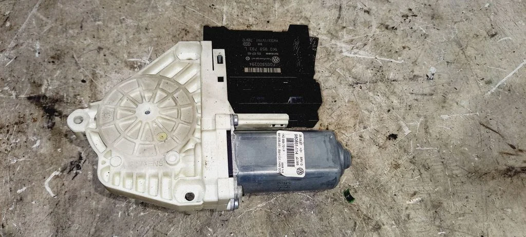 Front door window regulator motor 1K0959701P