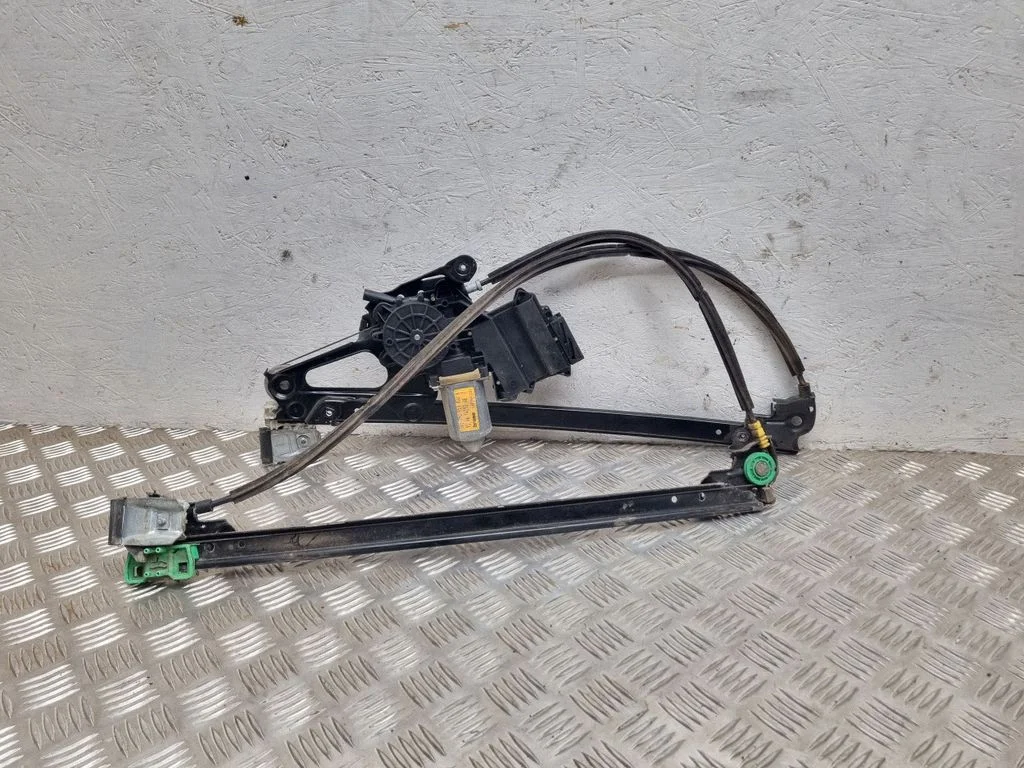 Front door window regulator with motor 7M0959802A