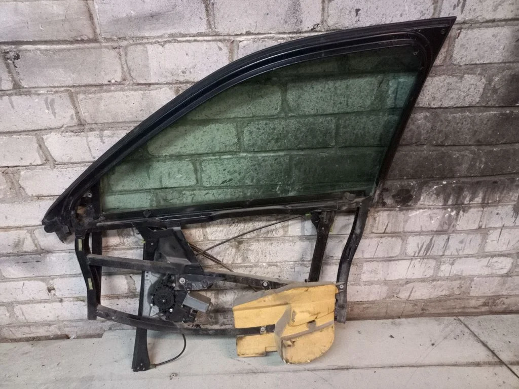 Front door window regulator with motor – front right