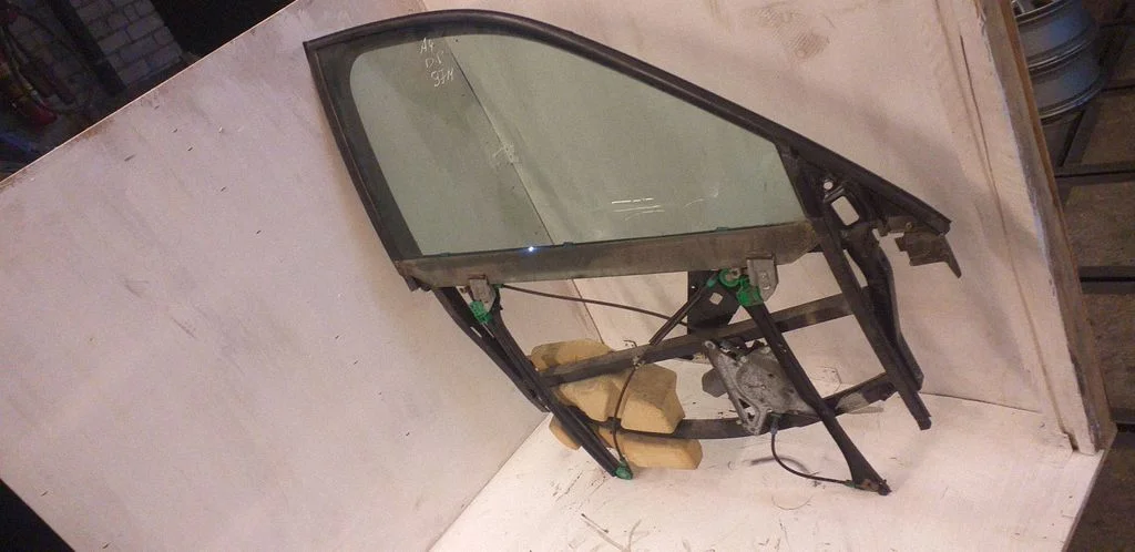 Front door window regulator with motor 8D0837754