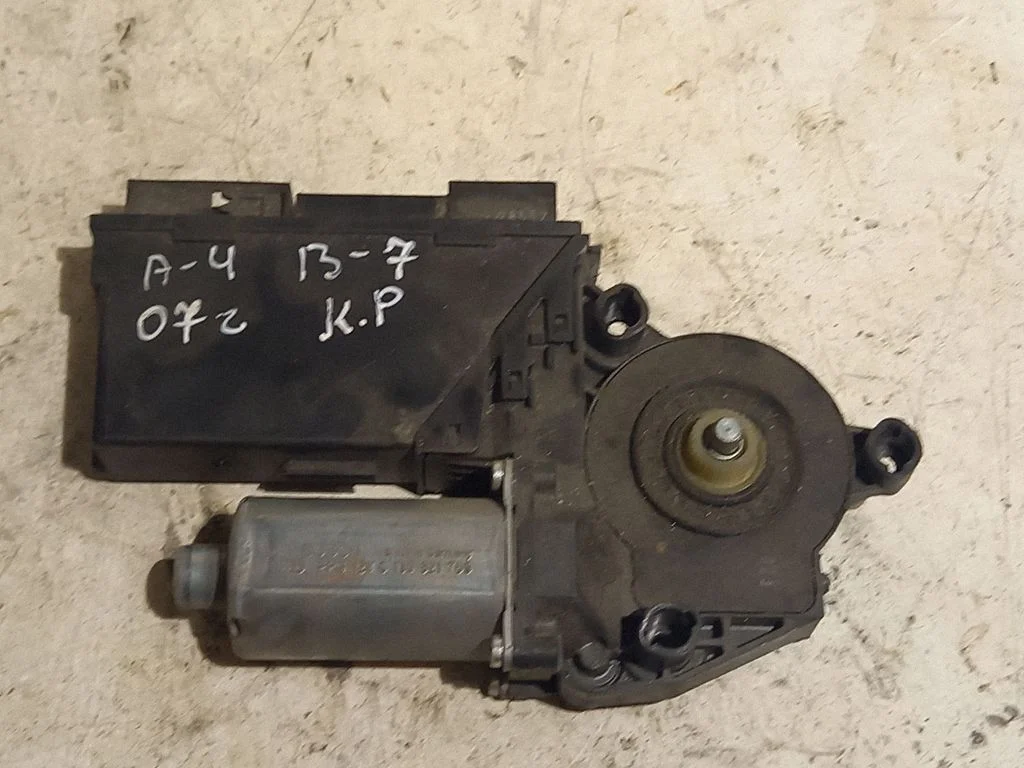 Front door window regulator motor 8E2959801B