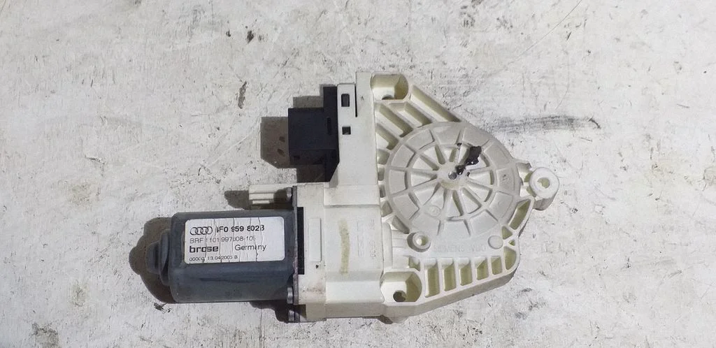 Front door window regulator motor – Audi A6 Allroad C5 (1999-2005)