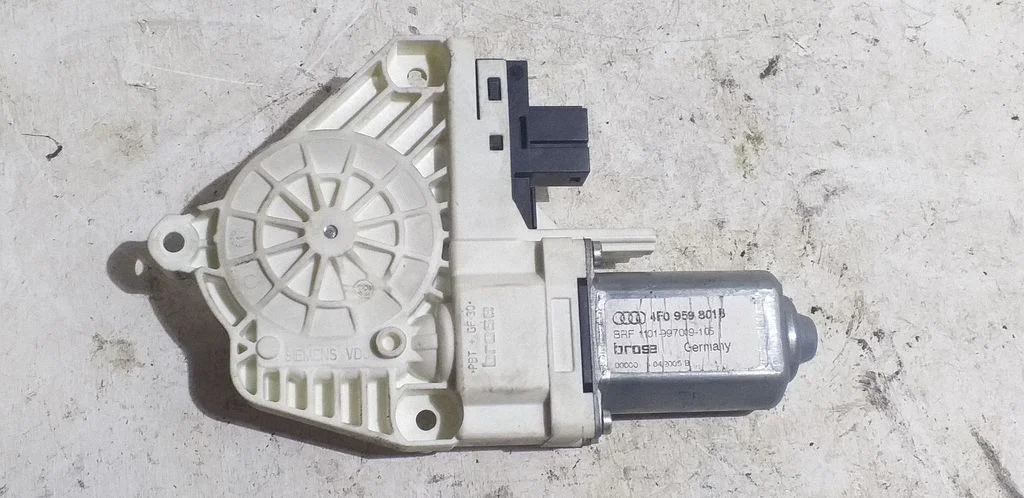 Front door window regulator motor – Audi A6 Allroad C5 (1999-2005)