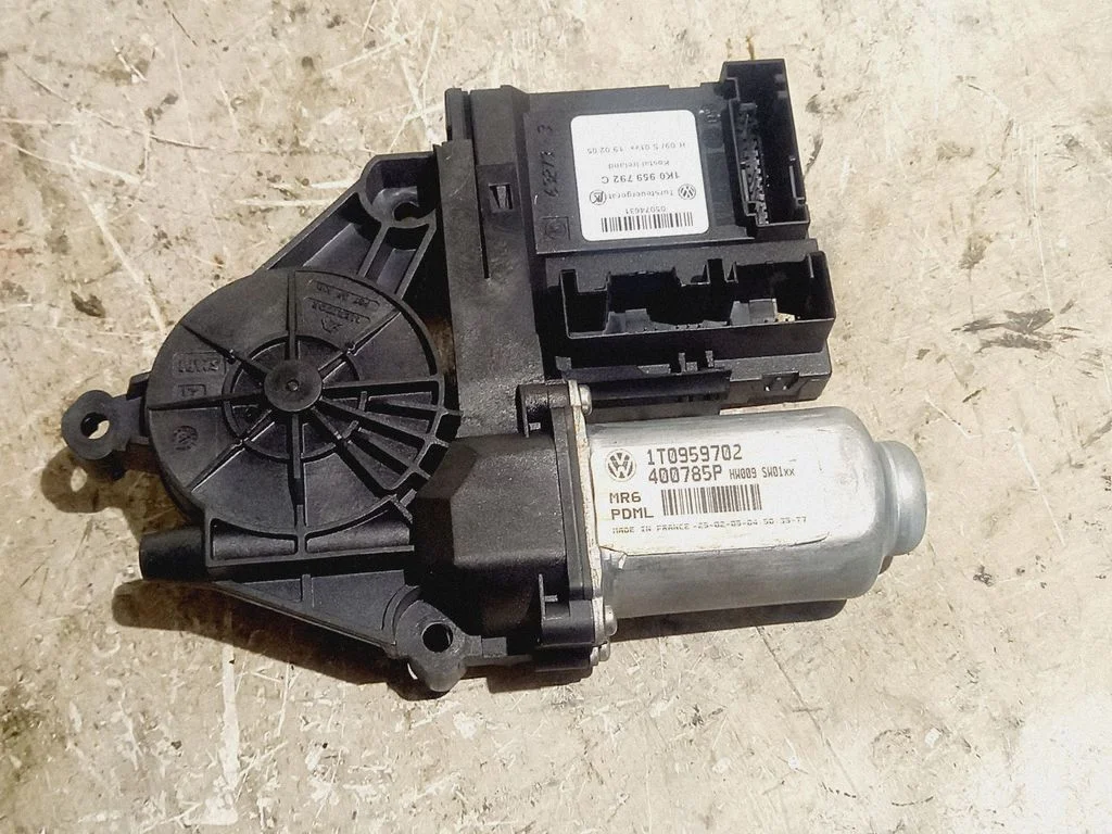 Front door window regulator motor – Volkswagen Touran I (2003-2010)