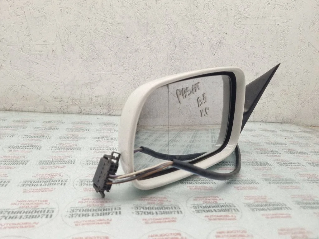 Front door electric wing mirror E1020479