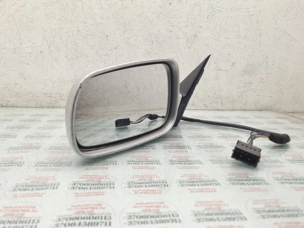 Front door electric wing mirror E1020479