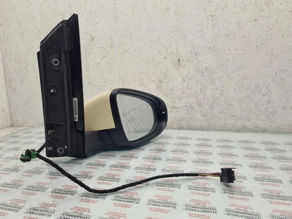 Esiukse elektriline välispeegel 1T0857934A