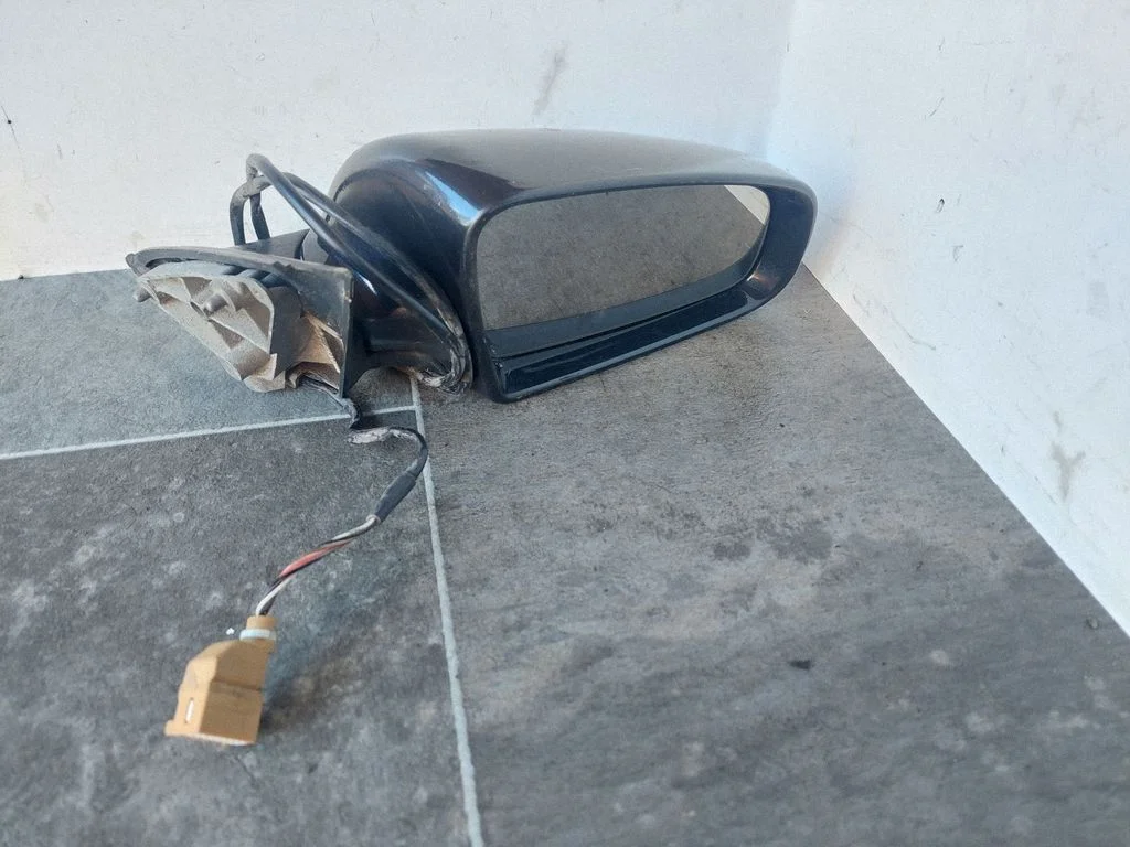 Esiukse elektriline välispeegel – Audi A4 S4 B6 8E 8H (2001-2005)