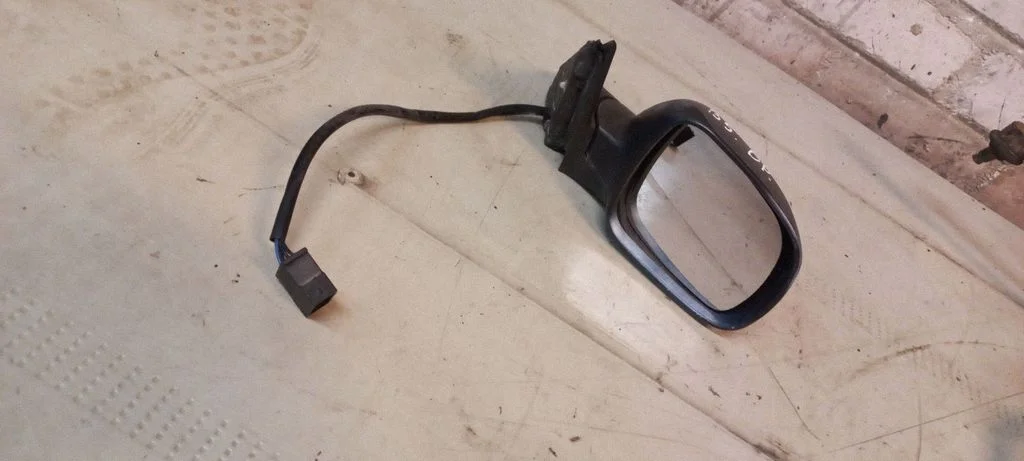 Front door electric wing mirror – front right