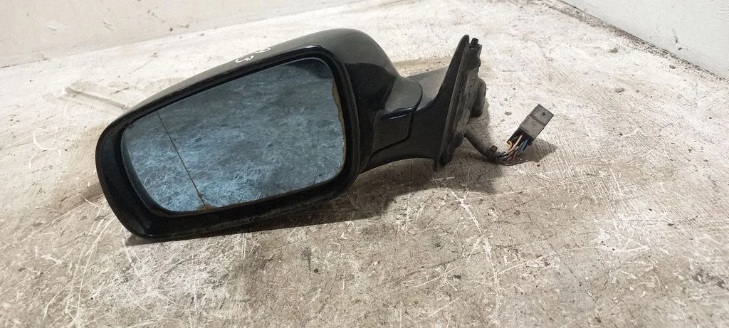 Front door electric wing mirror – front left