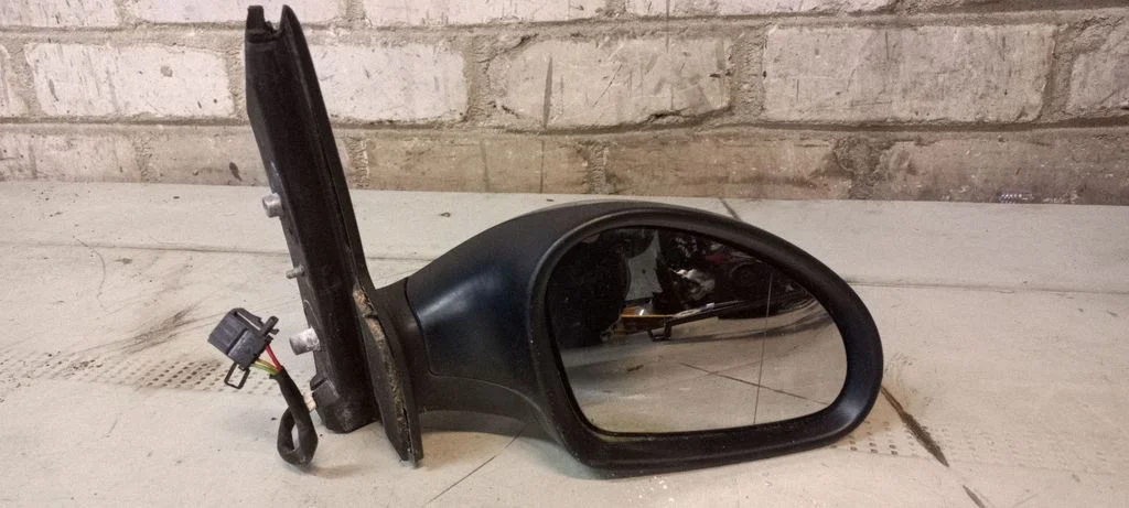 Front door electric wing mirror – front right