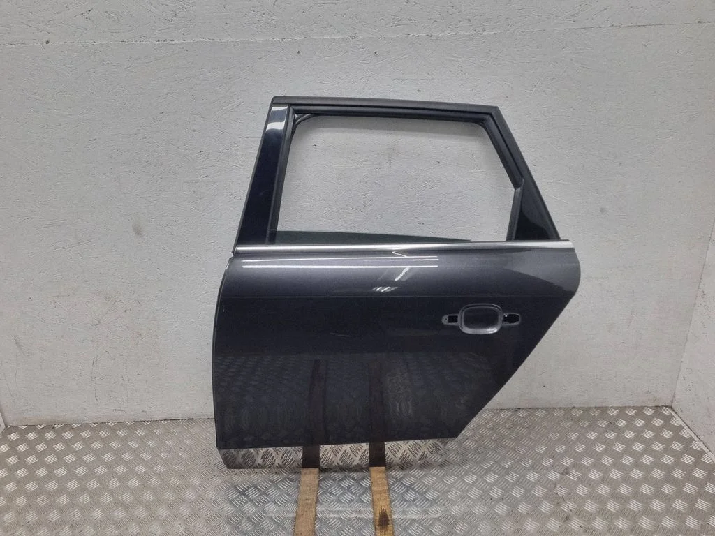 Rear door – rear left