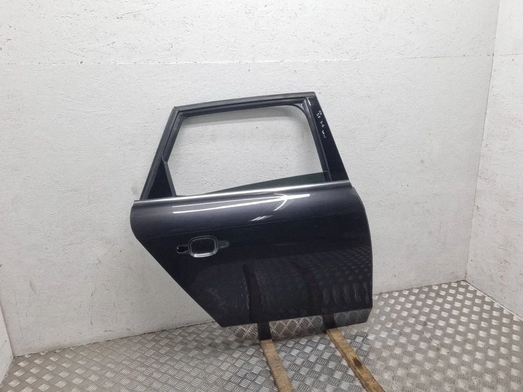 Rear door – rear right