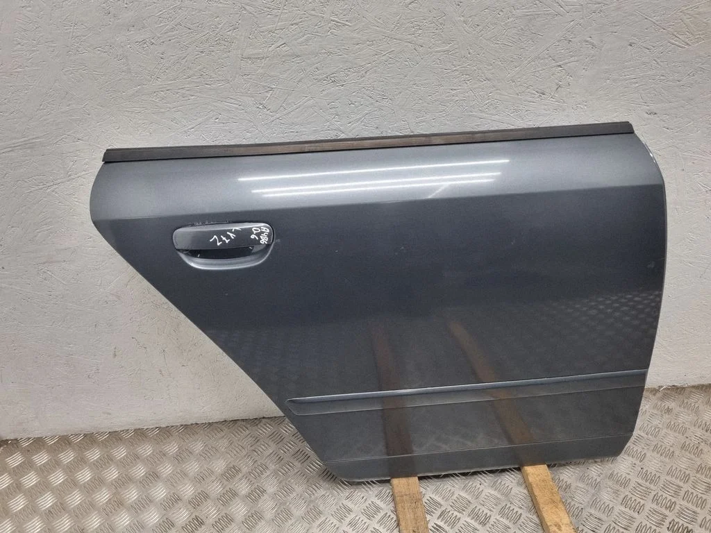 Rear door – rear right