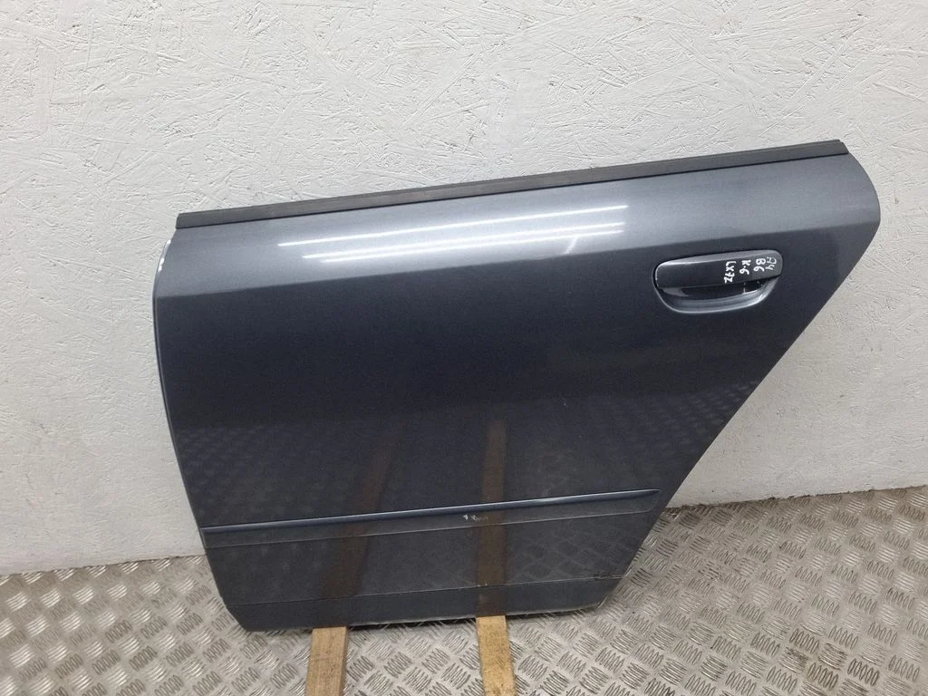 Rear door – rear left