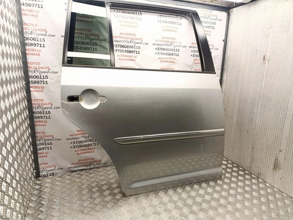 Rear door – rear right