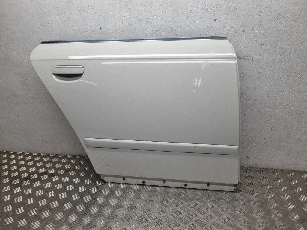 Aizmugurējās durvis – aizmugurējā labā