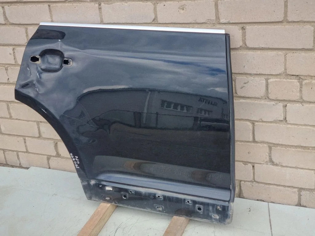 Rear door – rear right