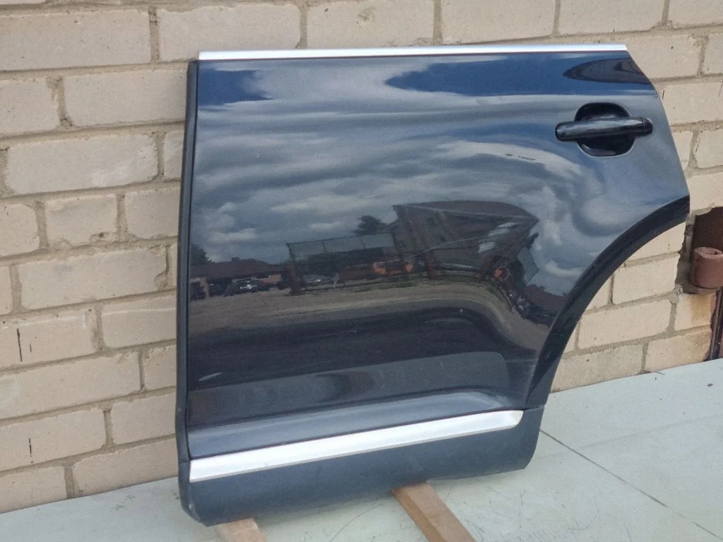 Rear door – rear left