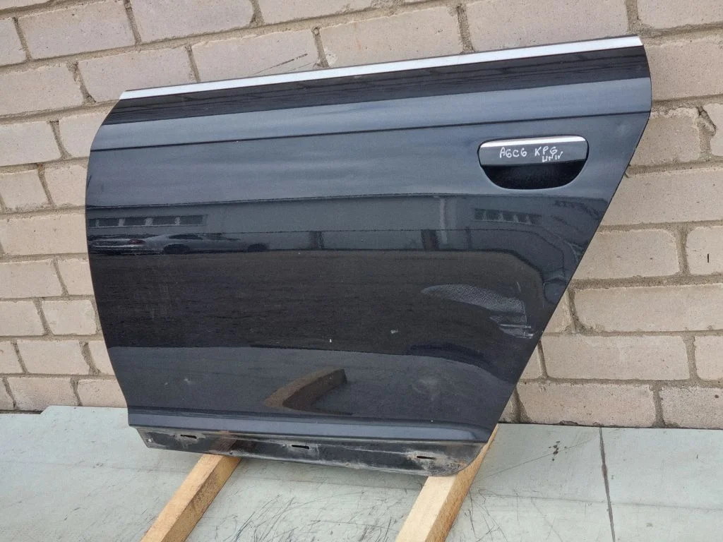 Rear door – rear left