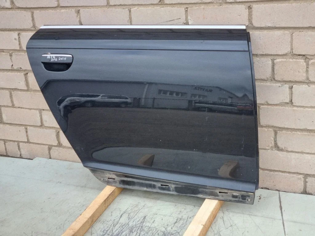 Rear door – rear right