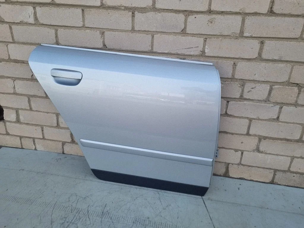 Rear door – rear right