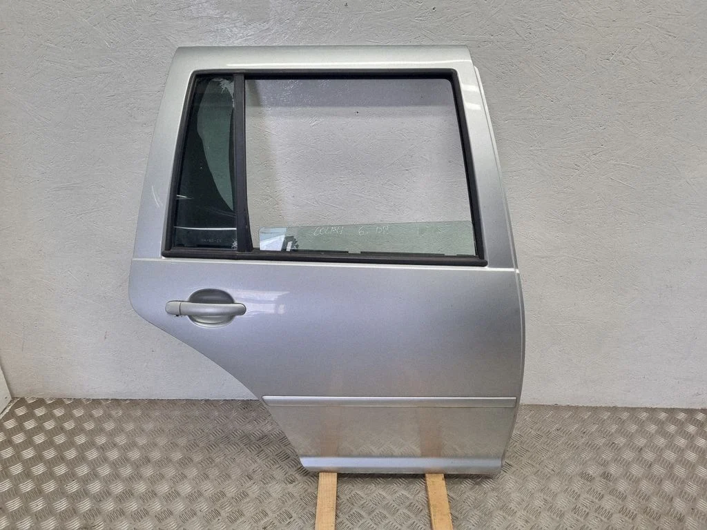 Rear door – rear right
