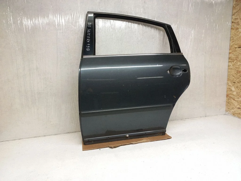 Rear door – rear left