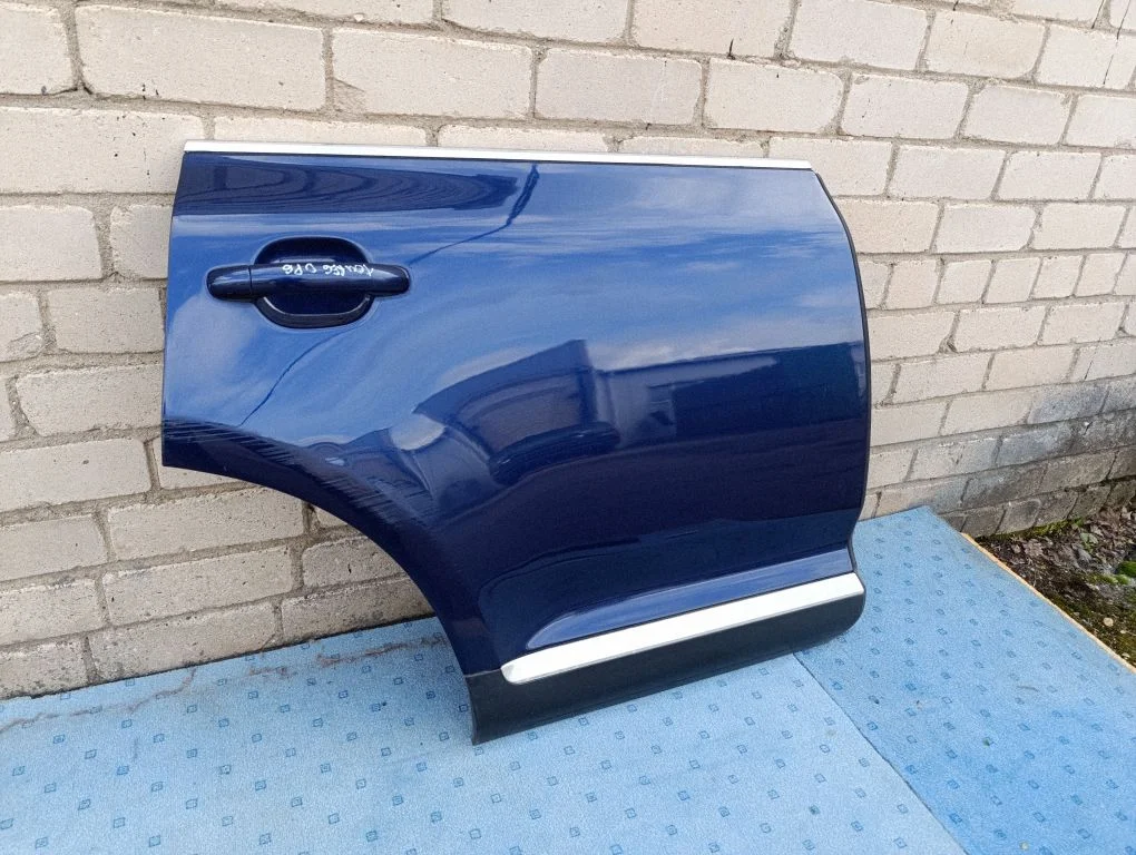 Rear door – rear right