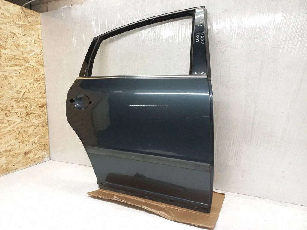 Rear door – rear right