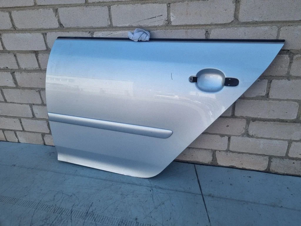 Rear door – rear left