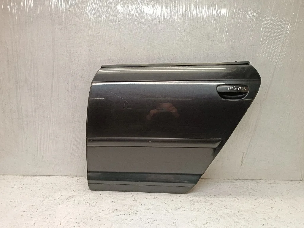 Rear door – rear left