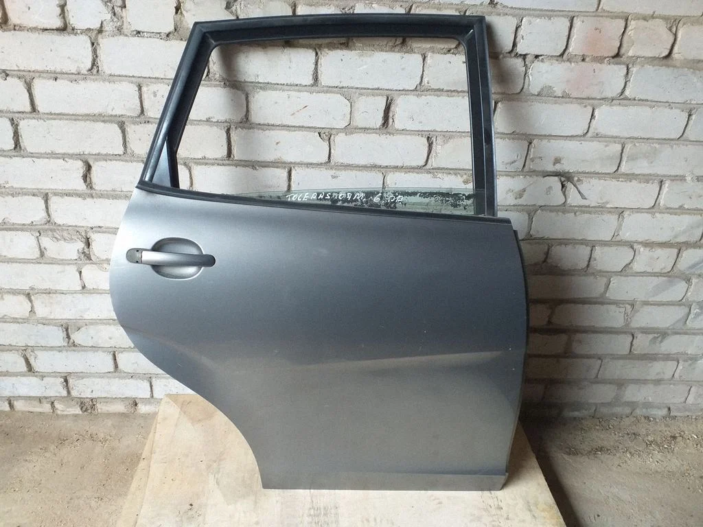 Rear door – rear right