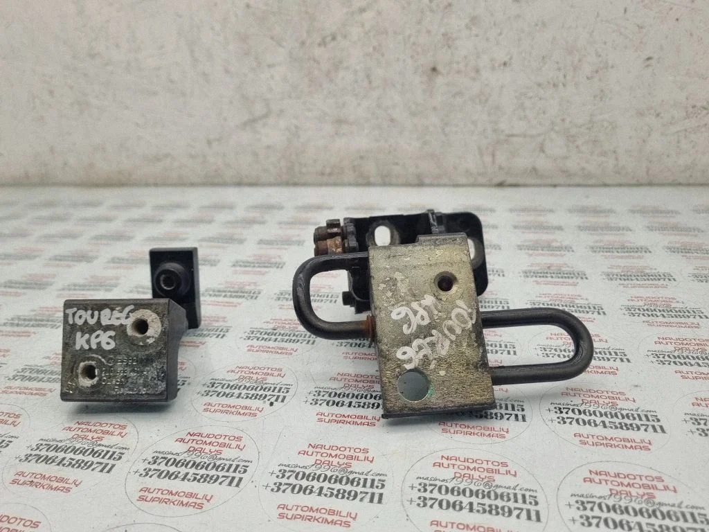 Rear door hinge set – Volkswagen Touareg I (2002-2010)